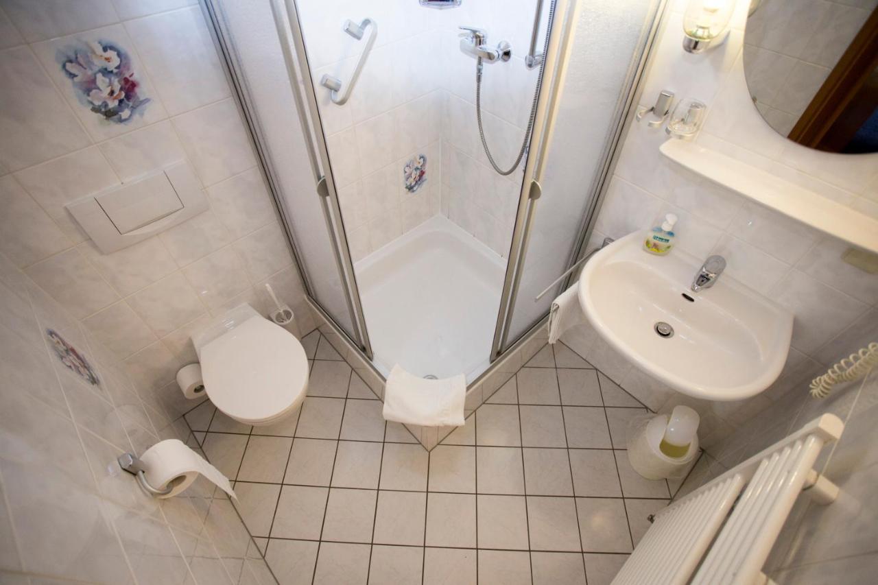 Hotel Und Restaurant Karpfenschaenke Schenkendobern Buitenkant foto