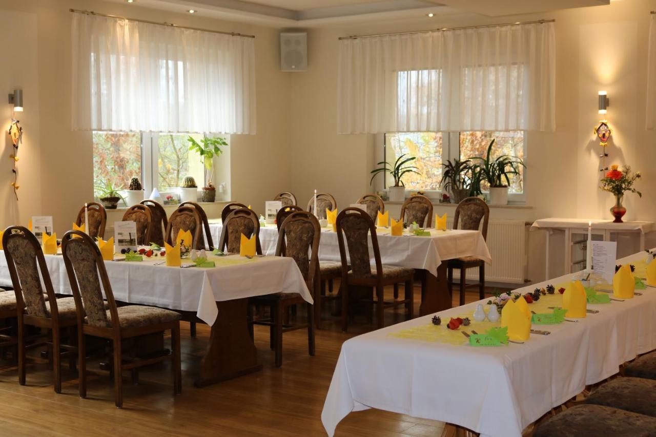 Hotel Und Restaurant Karpfenschaenke Schenkendobern Buitenkant foto