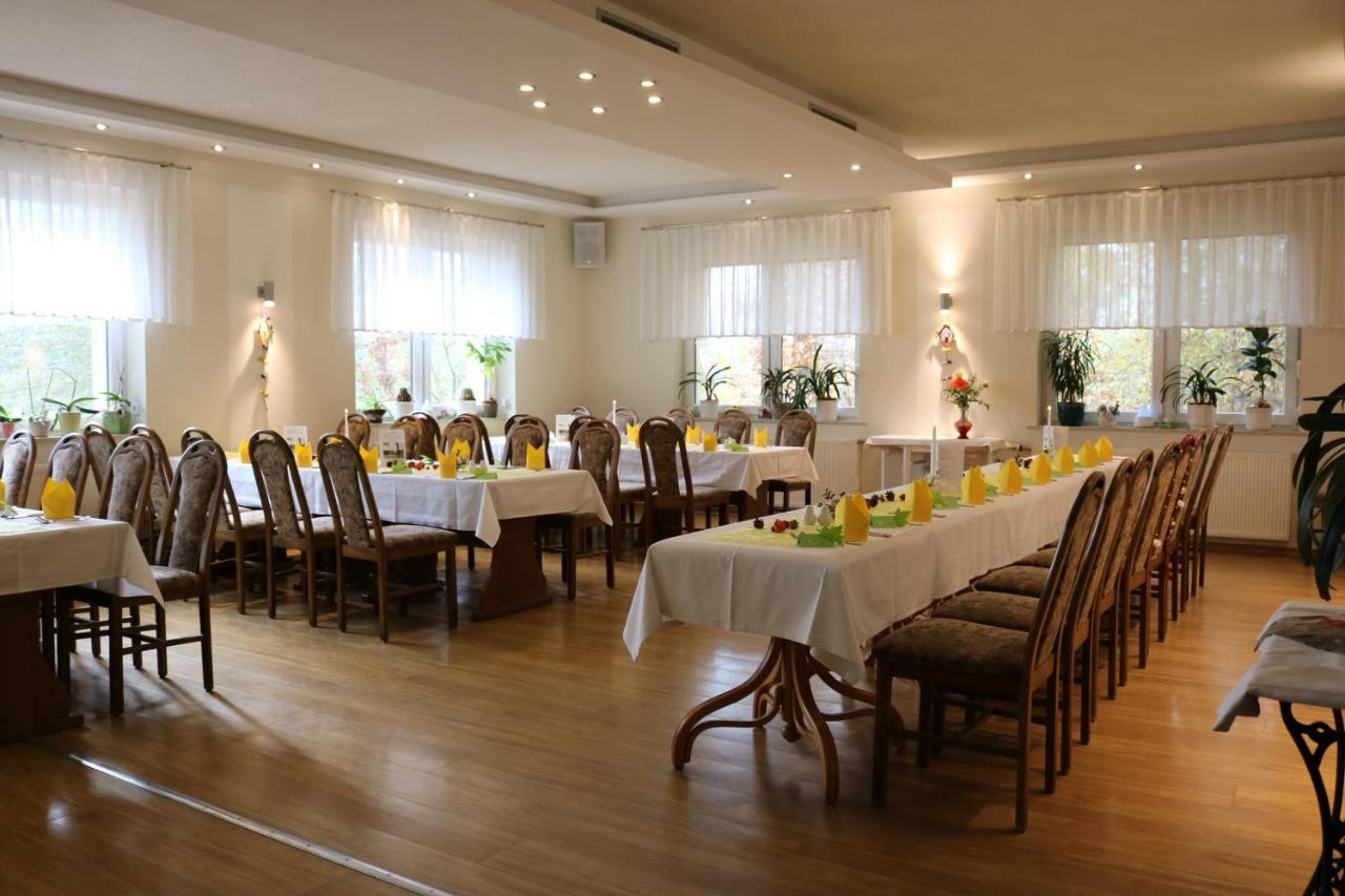 Hotel Und Restaurant Karpfenschaenke Schenkendobern Buitenkant foto